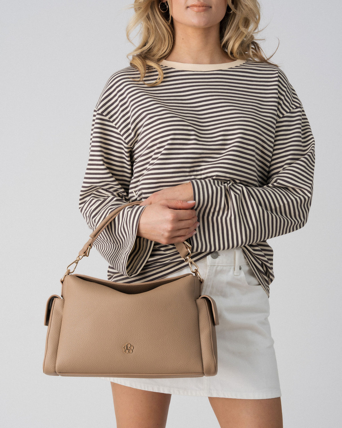 Close-up of the Lenelly Lena nursing tee in grey and off-white stripe with the Lenelly Hera pram caddy bag in latte