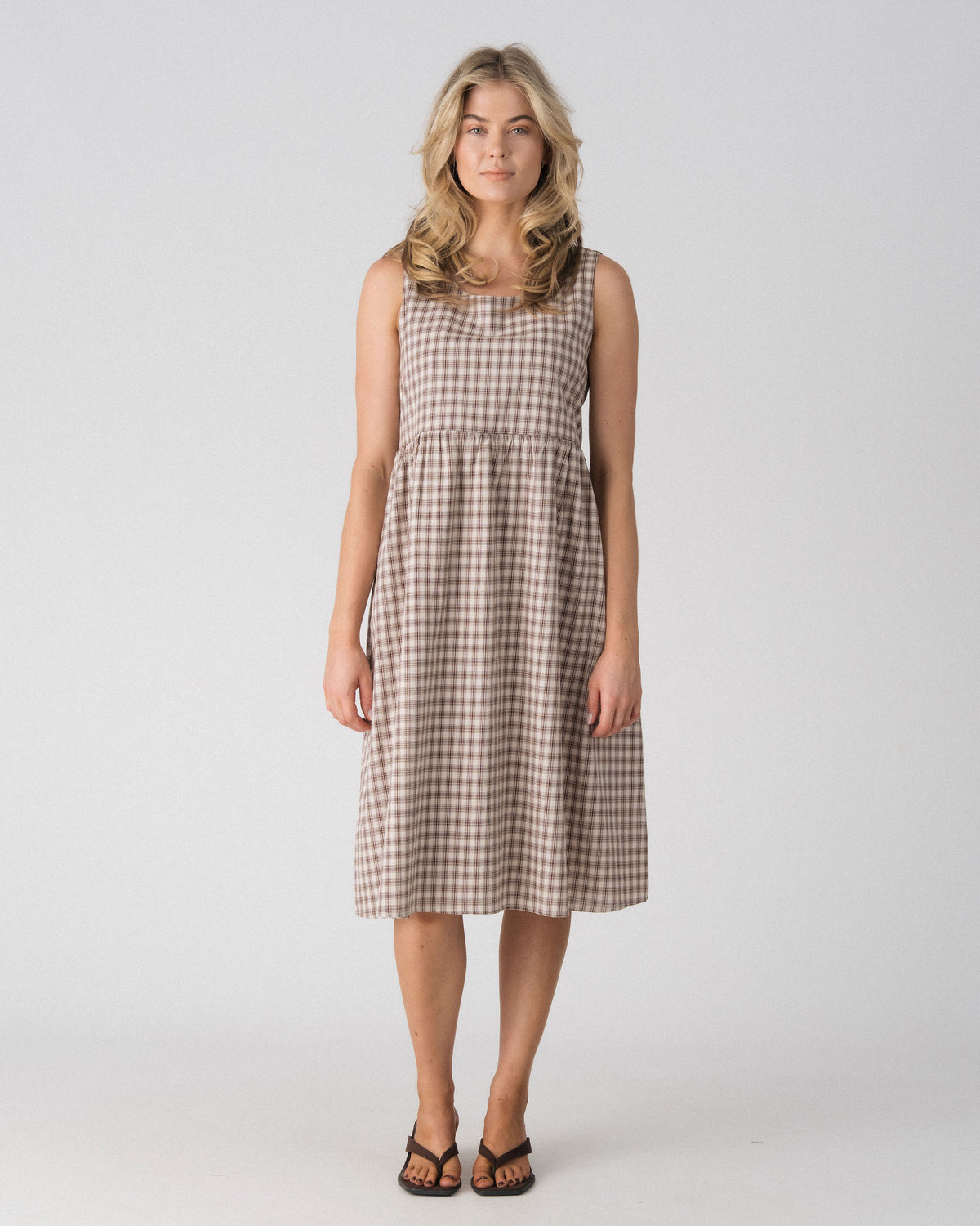 Lenelly Nila plaid midi dress in beige and brown check, a sleeveless breastfeeding-friendly babydoll dress, front view on a white background