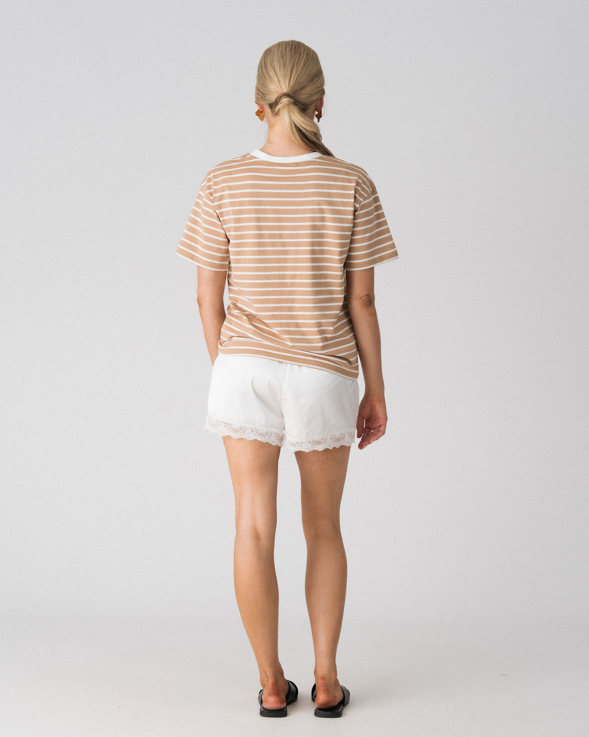 Back view of the Lenelly Issa everyday striped nursing tee in tan and white