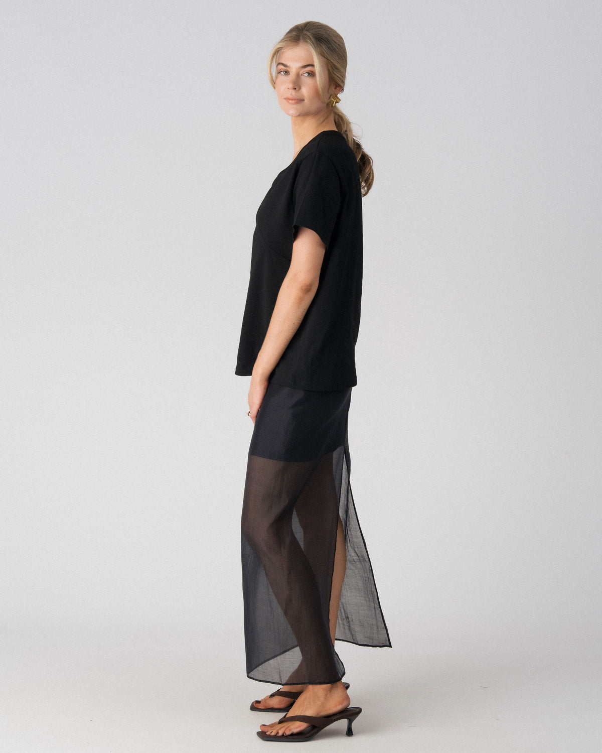 Lenelly Avery V-neck tee in black, side view showing the relaxed oversized fit