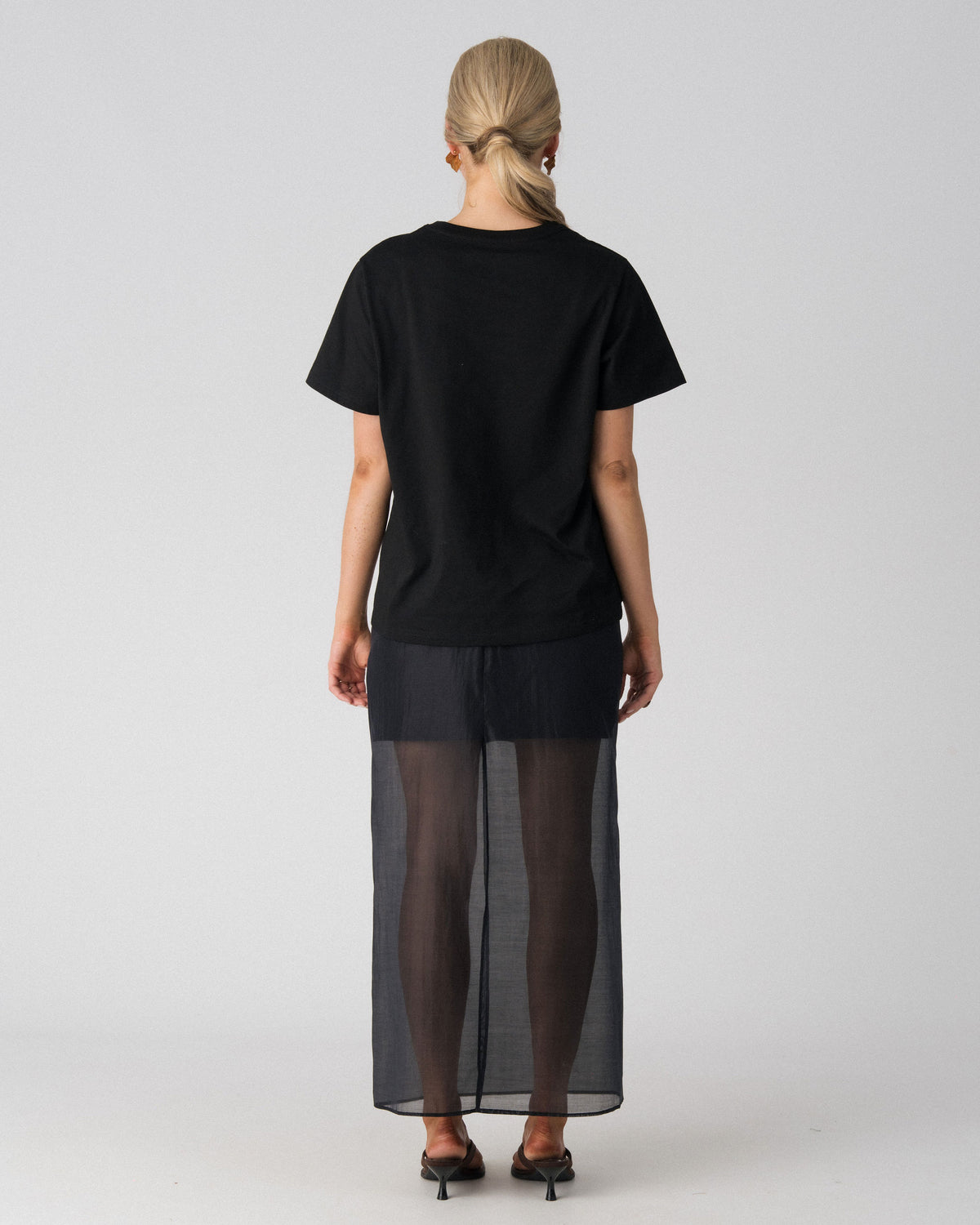Back view of the Lenelly Avery V-neck nursing tee in black