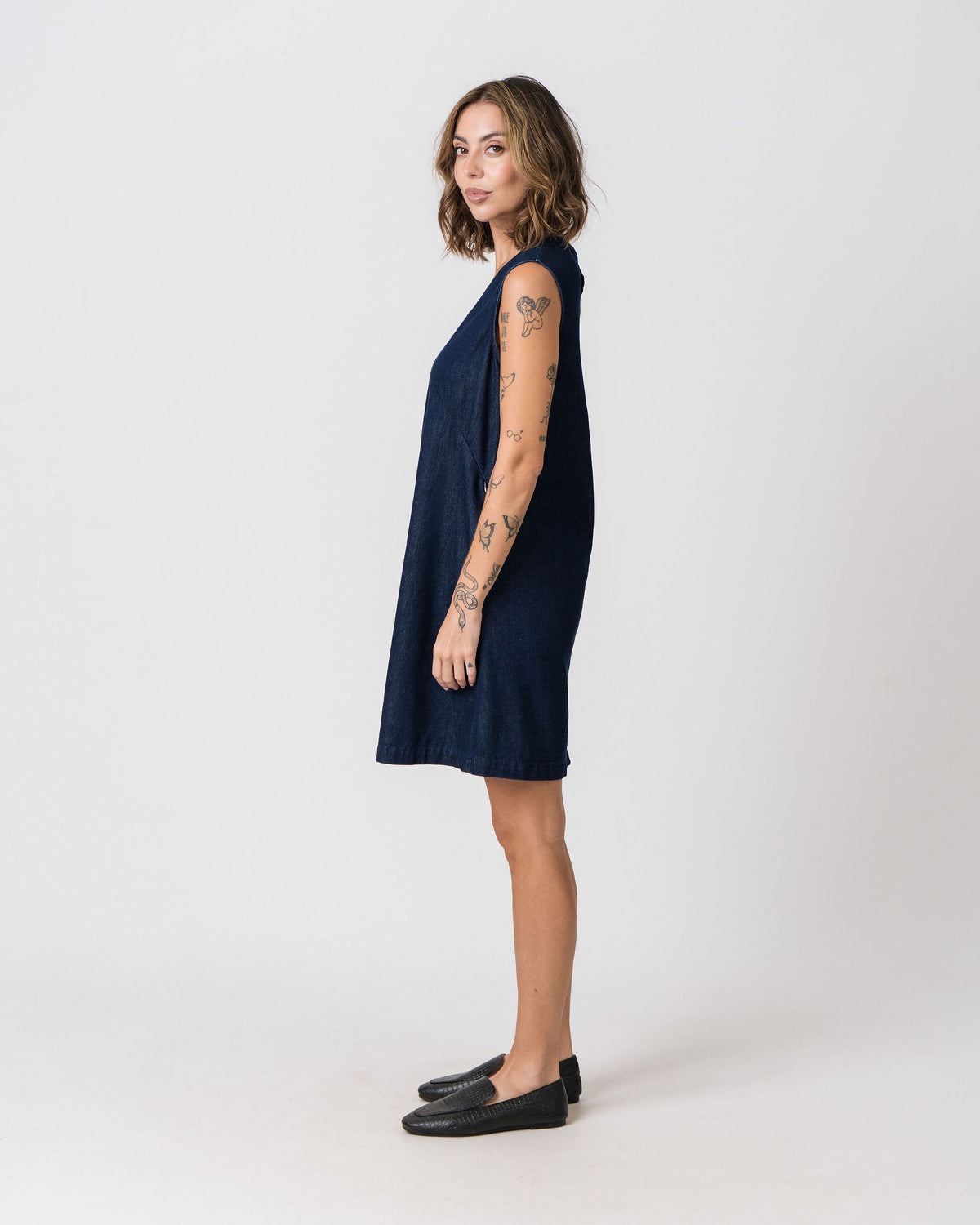 Lenelly Frankie denim dress in indigo, side view on a white background
