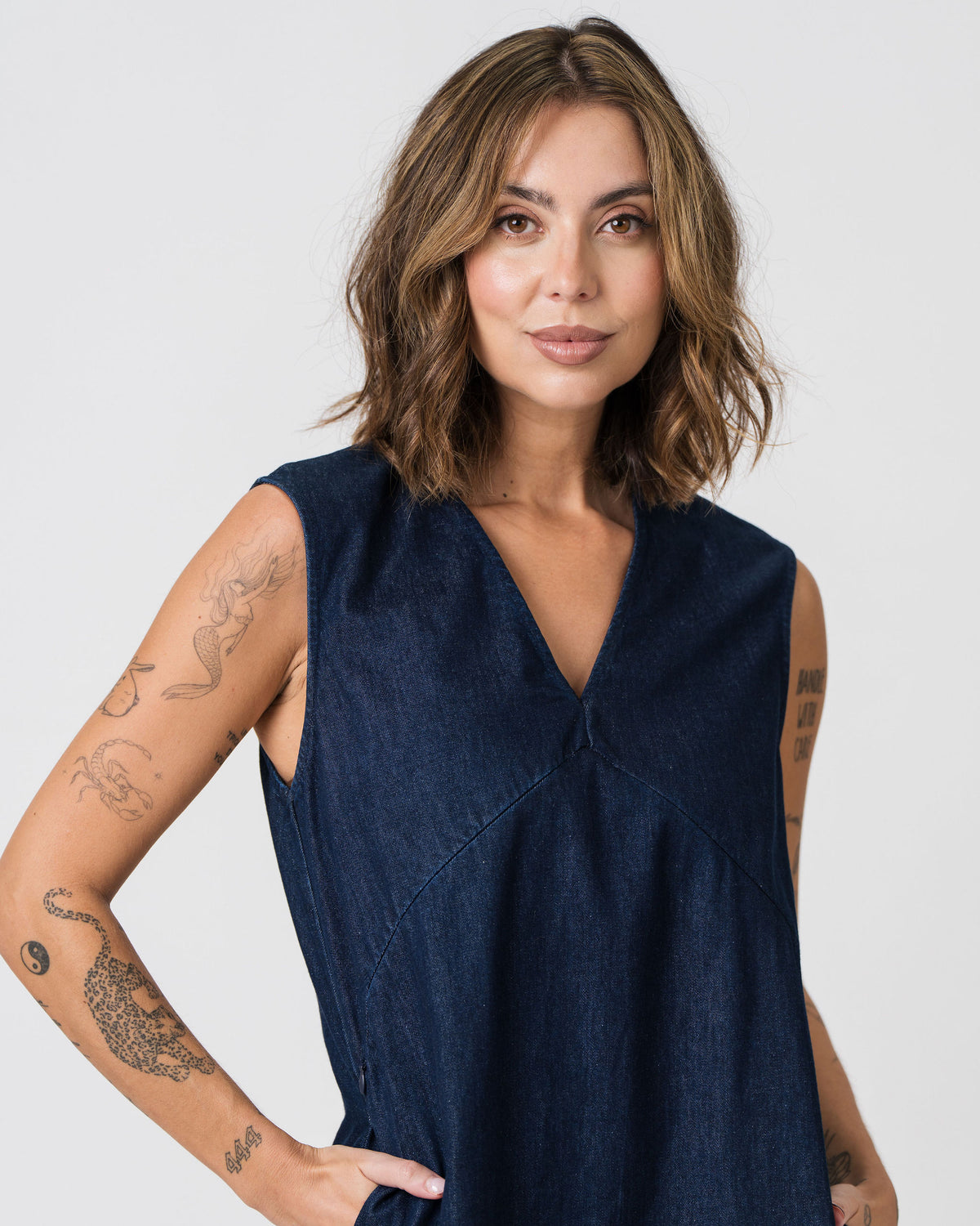 Lenelly Frankie denim dress in indigo, close view on a white background