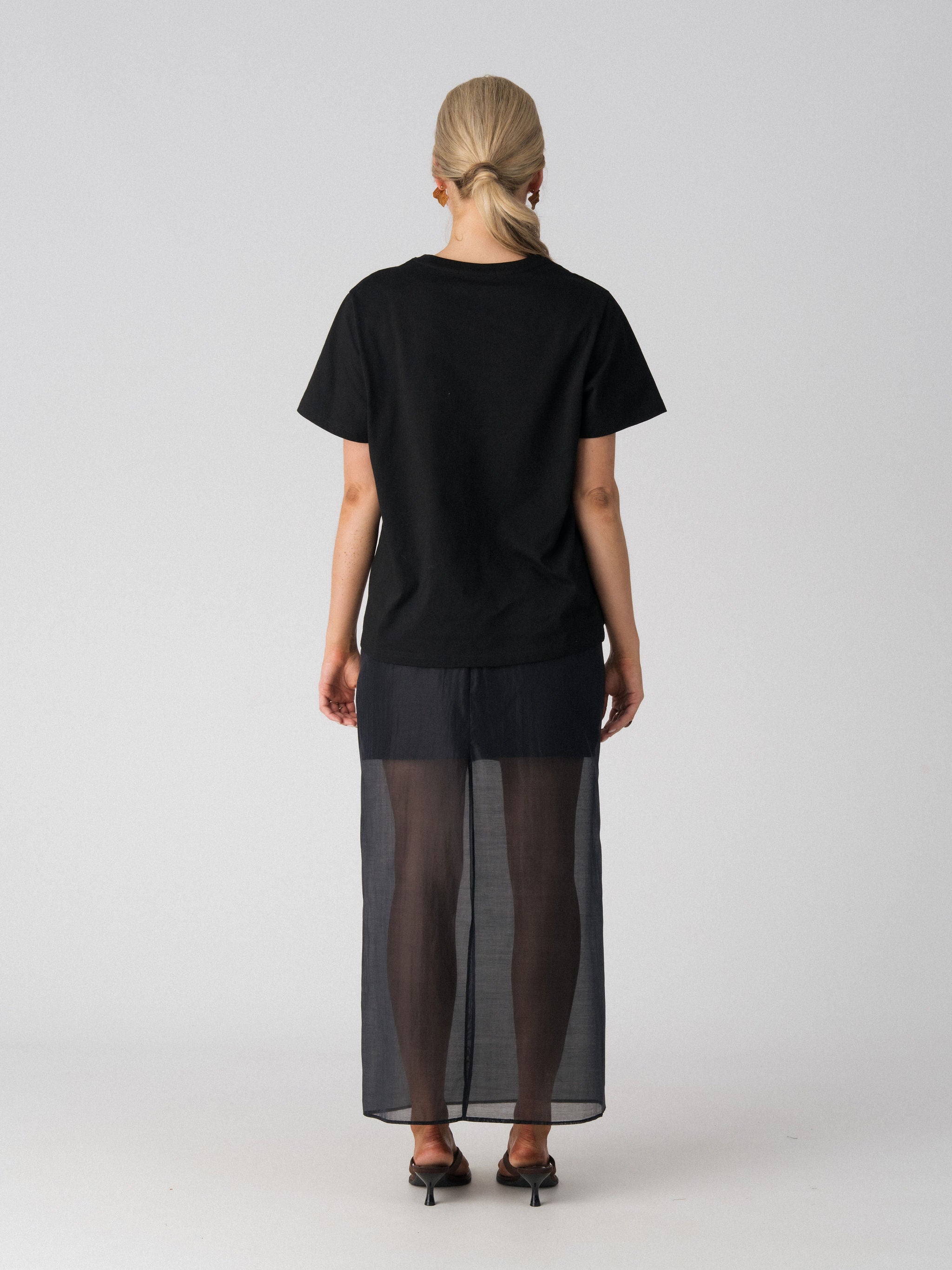 Back view of the Lenelly Avery V-neck nursing tee in black
