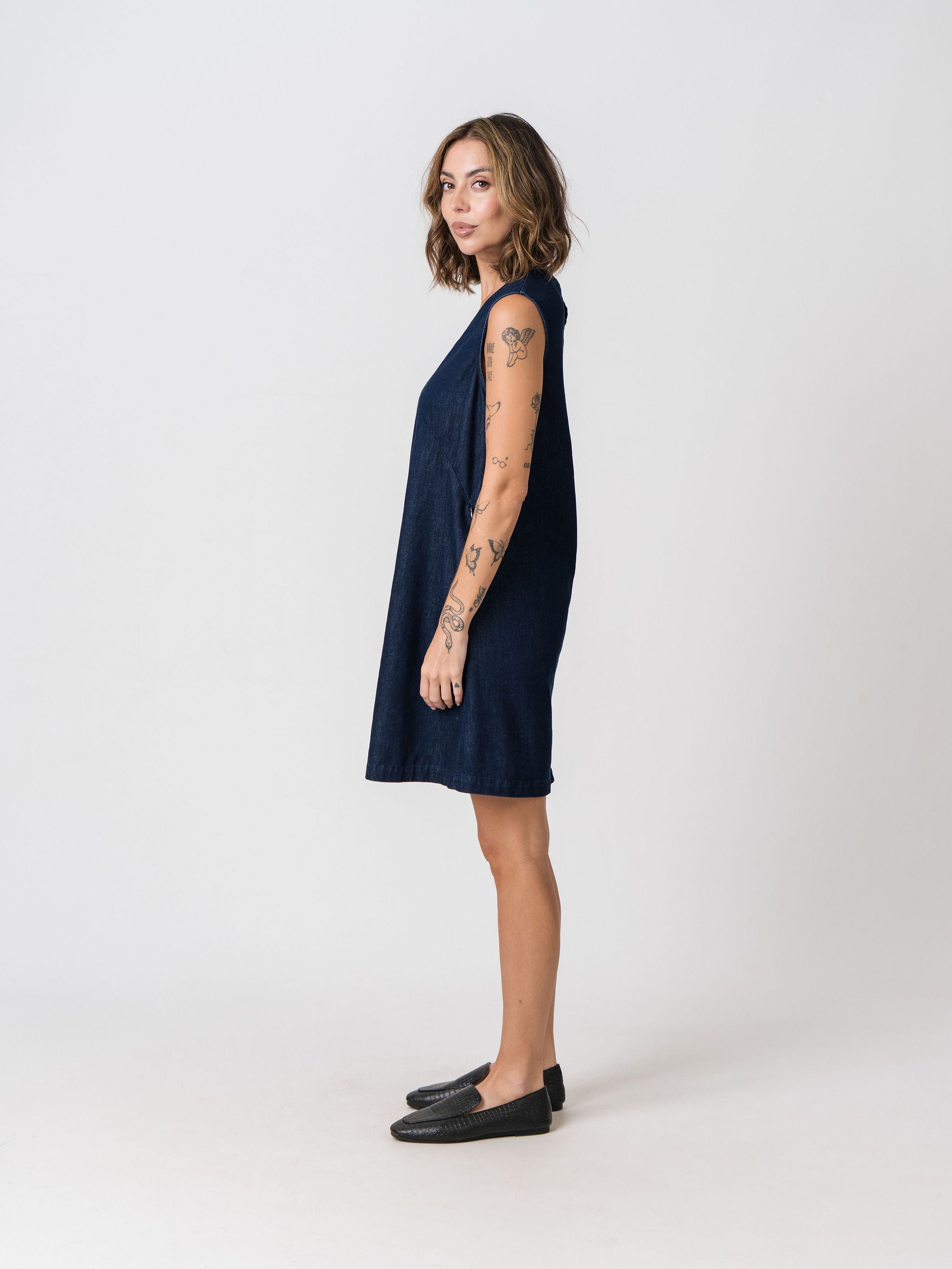 Lenelly Frankie denim dress in indigo, side view on a white background