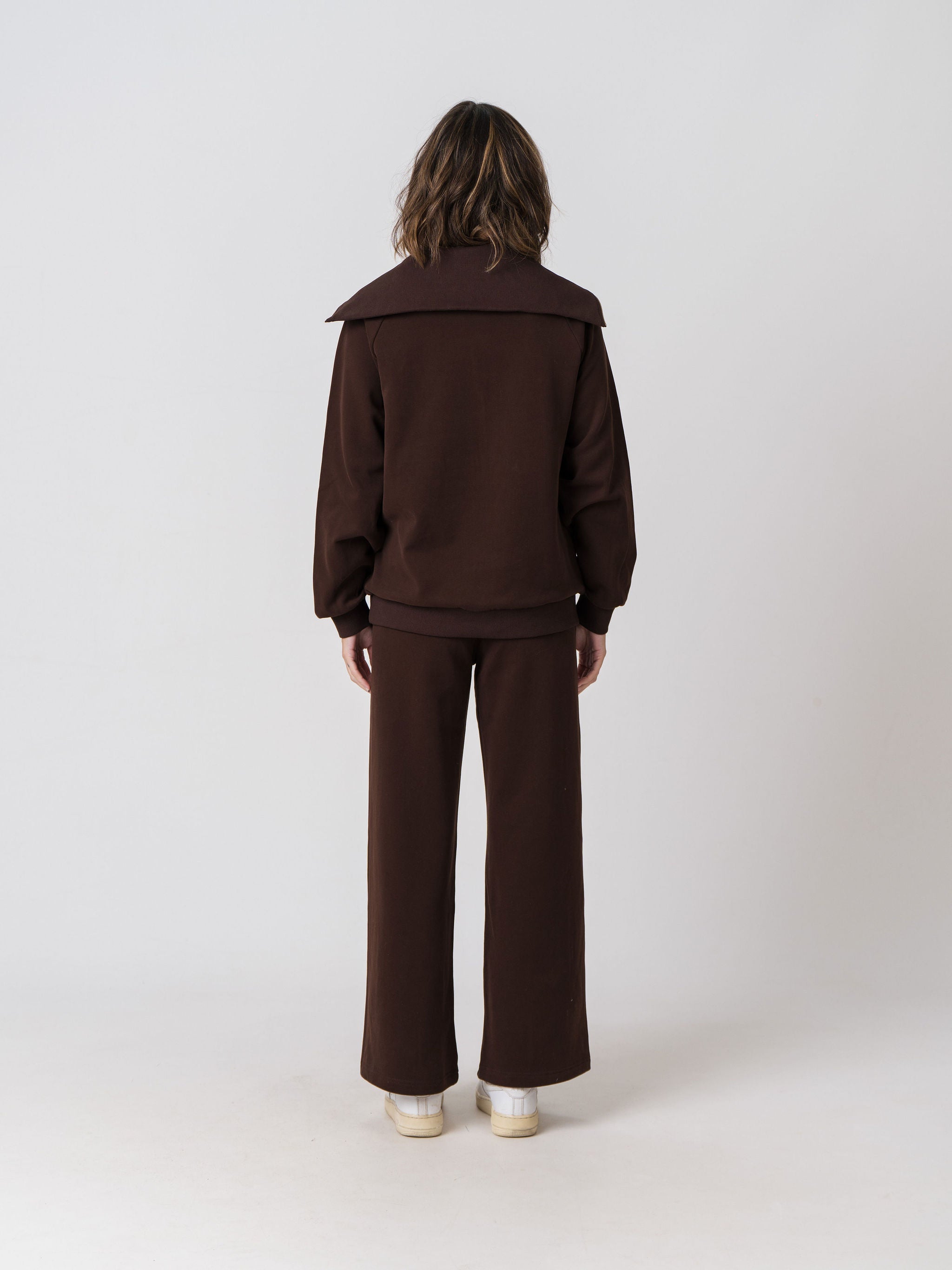 Back view of the Lenelly Mish half zip sweatshirt in chocolate with the matching sweatpants, showing the oversized fold-over collar